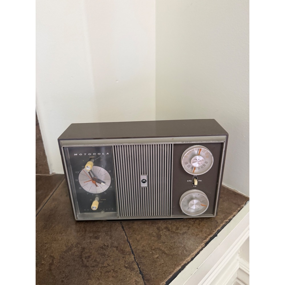 Vintage Motorola Solid State AM/FM Clock Radio Brown Mid Century Modern Retro